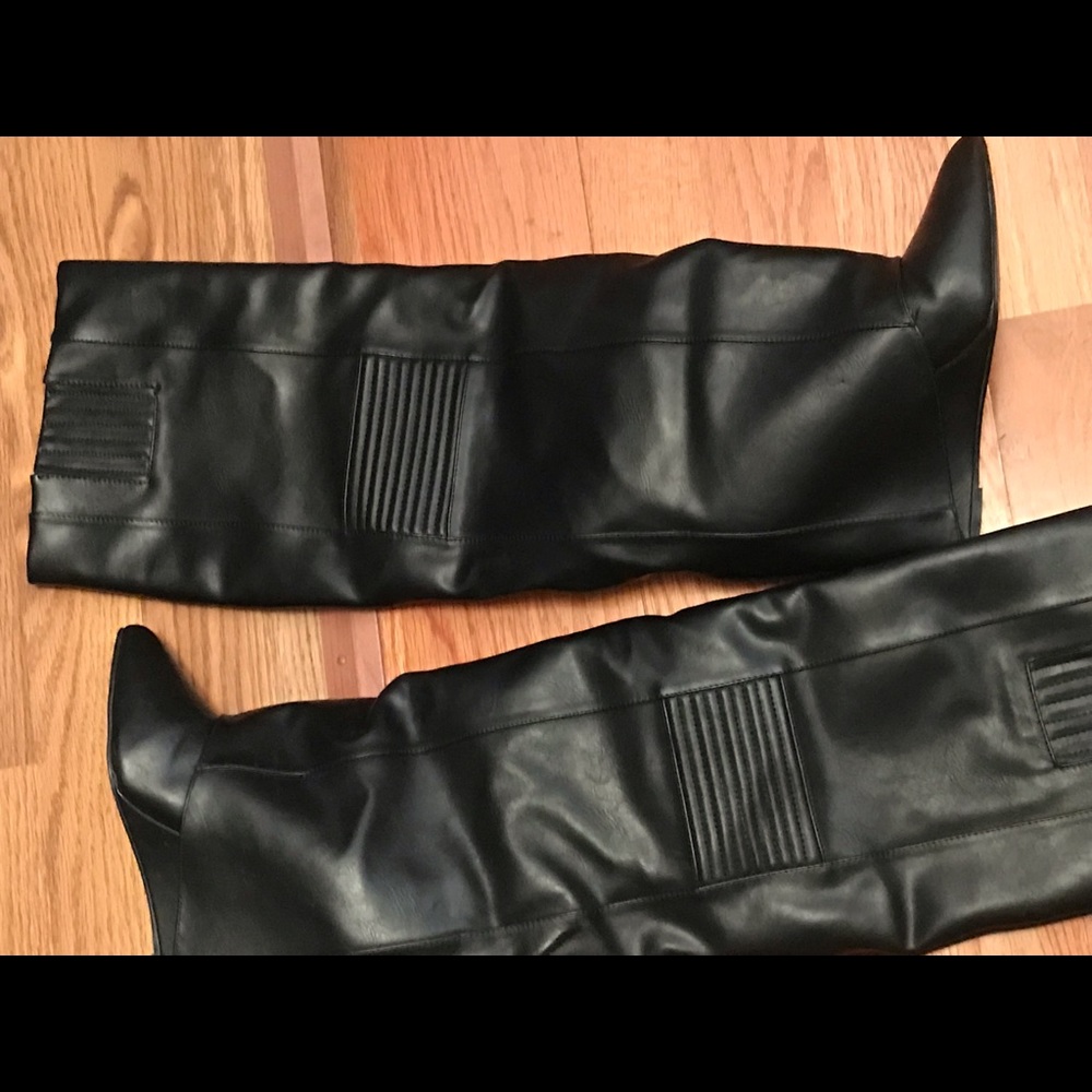 Akira leather boots